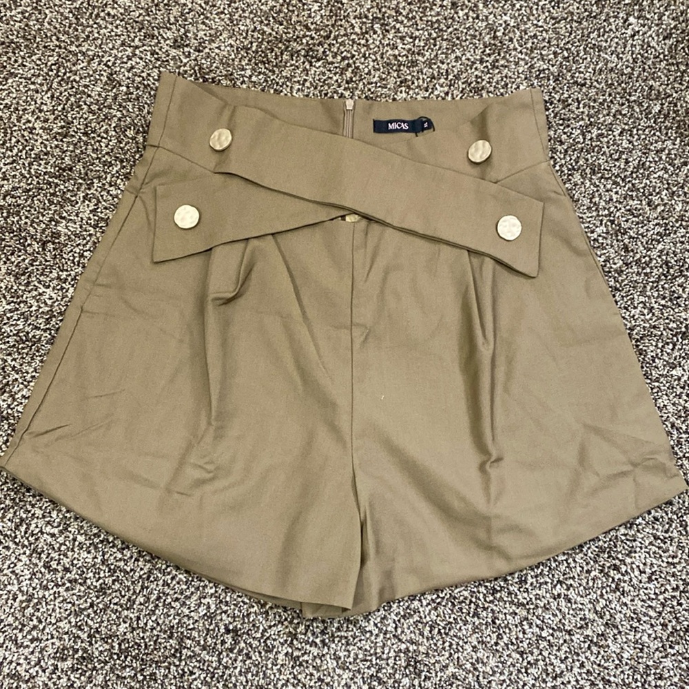 Micas dress shorts. Sz Xl